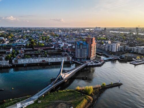 Luchtfoto van de Prins Clausbrug in Dordrecht